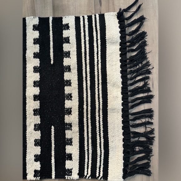 Black and Ivory Scatter Rug - Picture 2 of 3